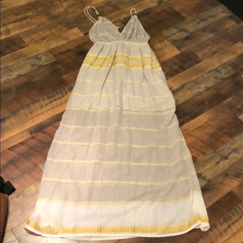 Women’s white and yellow maxi sundress